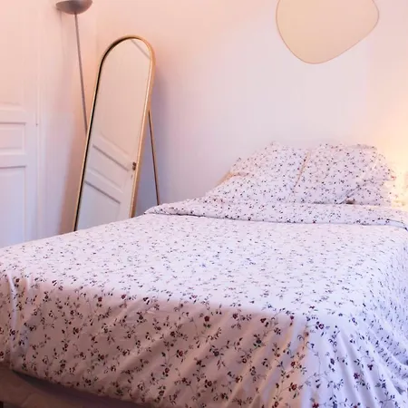 Cosy 27m In The 8th District Of Διαμέρισμα *