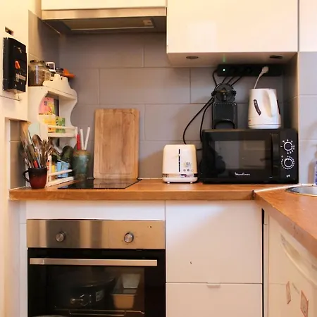 Cosy 27m In The 8th District Of Διαμέρισμα