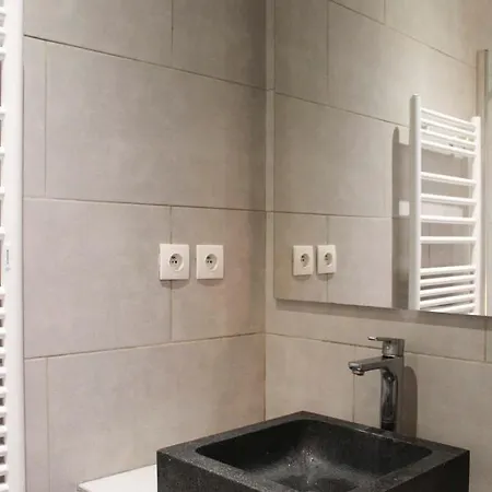 Cosy 27m In The 8th District Of * Παρίσι