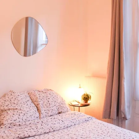 Cosy 27m In The 8th District Of Διαμέρισμα